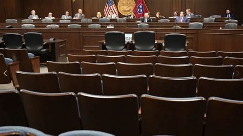 Judge temporarily blocks new Tennessee House Republican ban on signs